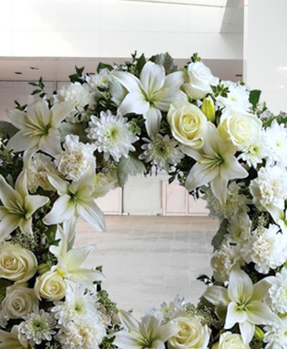 Alternative view of Corona Funeraria Flor Variada