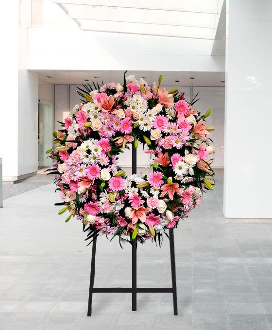 Corona funeraria mediana con flores variadas, Envío urgente de Flores para Tanatorio