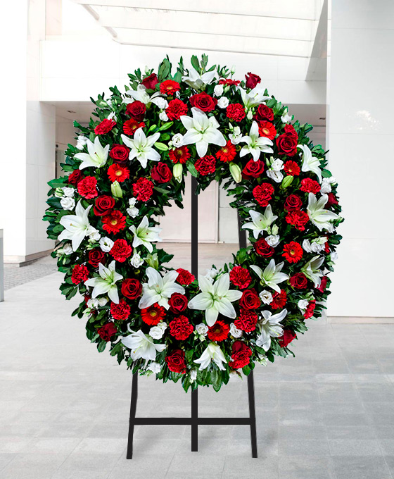 Corona funeraria con flores variadan rojas y blancas, Flores para Tanatorios en Santa Coloma