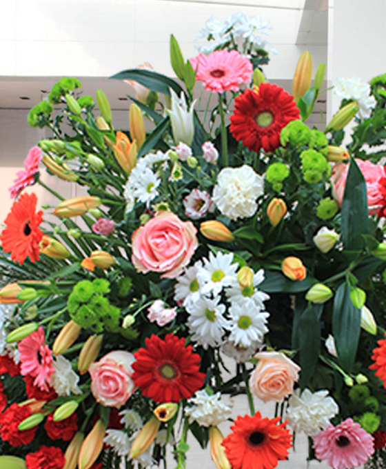 Flores variadas para tanatorios de Santa Coloma